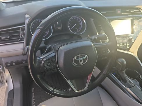 Used 2019 Toyota Camry SE w/ Convenience Package FWD image 16