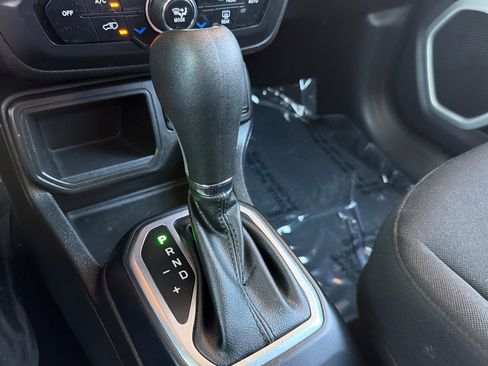 Used 2019 Jeep Renegade Latitude FWD image 20
