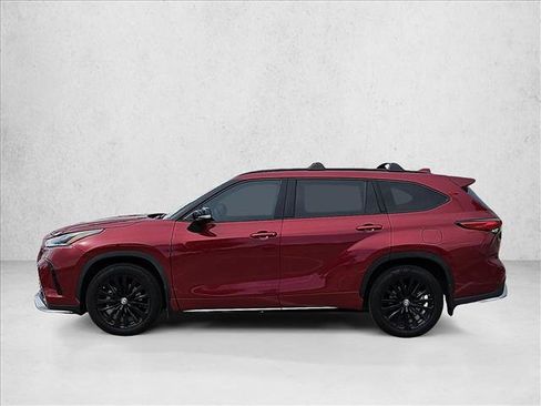 Used 2023 Toyota Highlander XSE FWD image 9