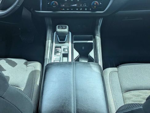 Used 2024 Nissan Pathfinder SV FWD image 19