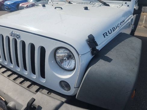 Used 2015 Jeep Wrangler Unlimited Rubicon w/ Connectivity Group AWD/4WD image 6