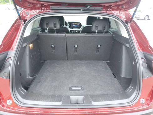 Used 2024 Chevrolet Trax LT FWD image 9