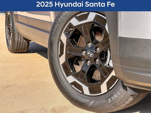 Used 2025 Hyundai Santa Fe SEL image 2