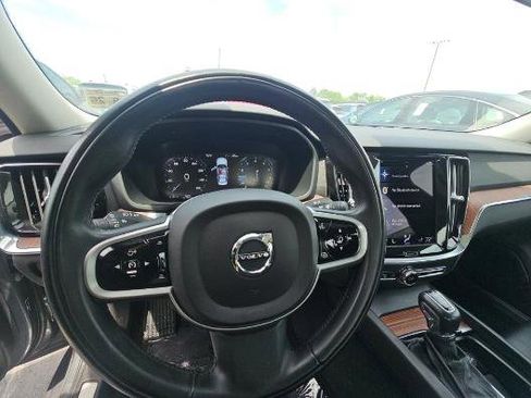 Used 2021 Volvo S60 T5 Momentum w/ Premium Package AWD/4WD image 6