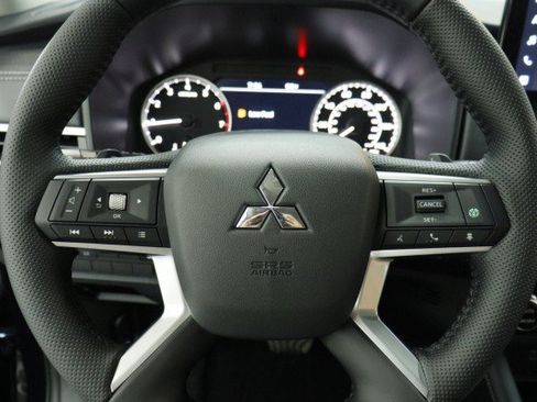 New 2026 Mitsubishi Outlander SE FWD image 8