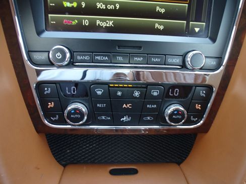 Used 2014 Bentley Continental GT image 23