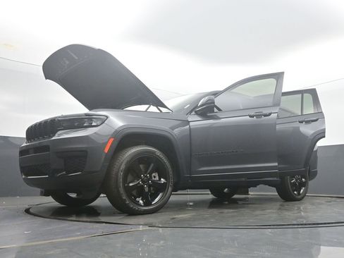 Used 2023 Jeep Grand Cherokee L Laredo AWD/4WD image 59