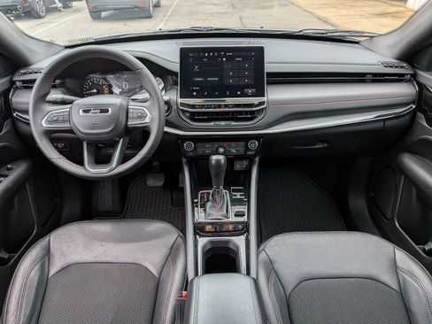 Used 2024 Jeep Compass Trailhawk AWD/4WD image 28