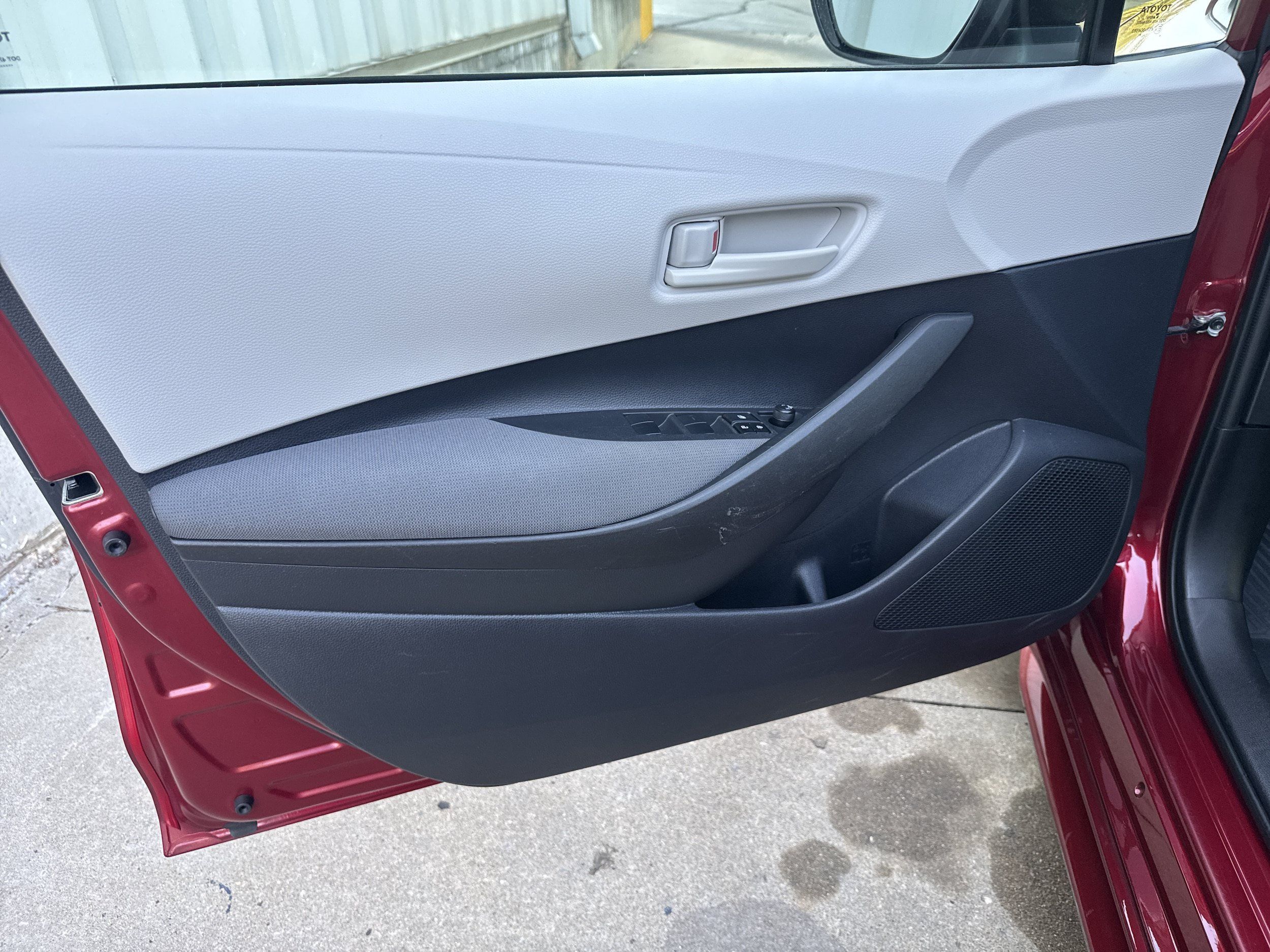 Used 2025 Toyota Corolla LE FWD image 6