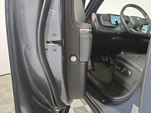 Used 2024 Rivian R1S Adventure image 32
