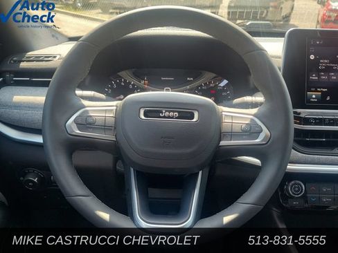Used 2025 Jeep Compass Latitude AWD/4WD image 12
