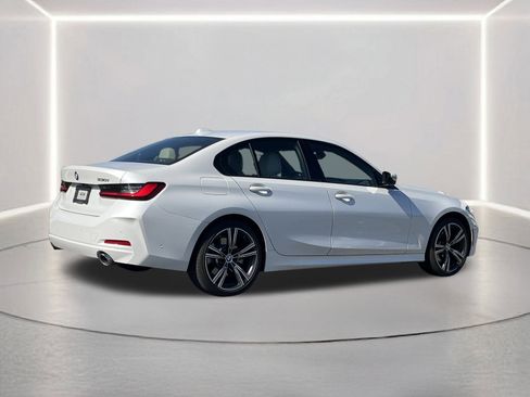 Used 2023 BMW 330i Sedan w/ Premium Package image 28