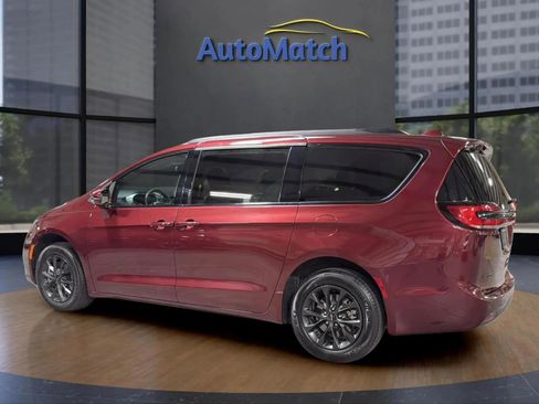Used 2021 Chrysler Pacifica Touring w/ Uconnect Theater Family Group image 6