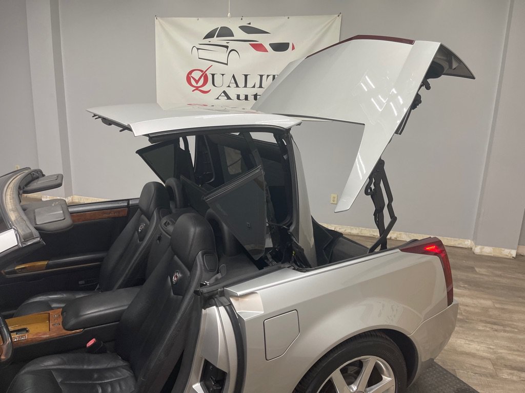 Used 2006 Cadillac XLR RWD image 25