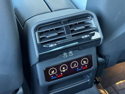 Used 2025 BMW M5 w/ Carbon Package image 14