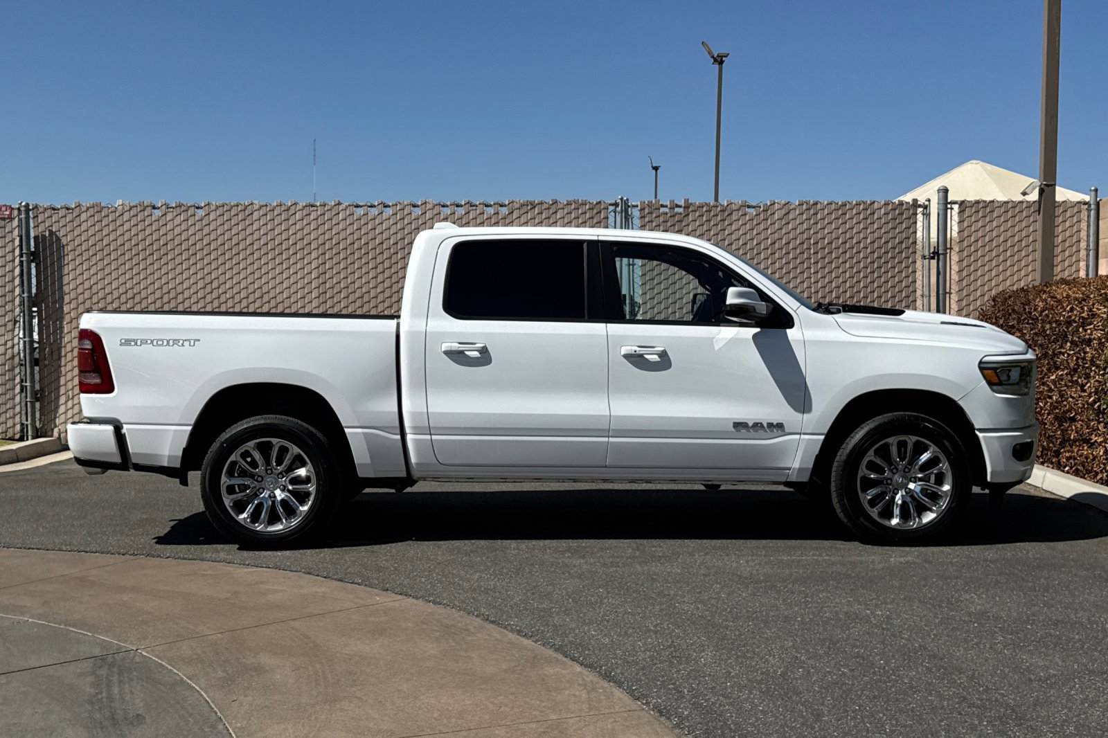 Used 2023 RAM 1500 Laramie AWD/4WD image 3