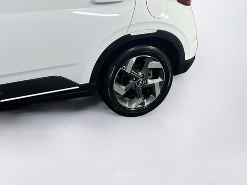 Used 2023 Hyundai Venue Limited FWD image 28