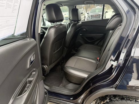 Used 2021 Chevrolet Trax LT w/ LT Convenience Package image 6