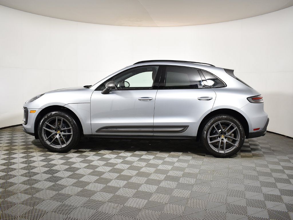 Used 2026 Porsche Macan AWD/4WD image 2