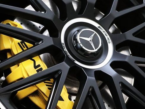 Used 2022 Mercedes-Benz SL 55 AMG 4MATIC w/ Driver Assistance Package image 17