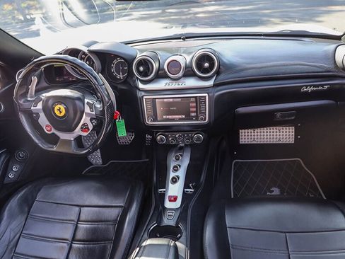 Used 2015 Ferrari California T RWD image 32