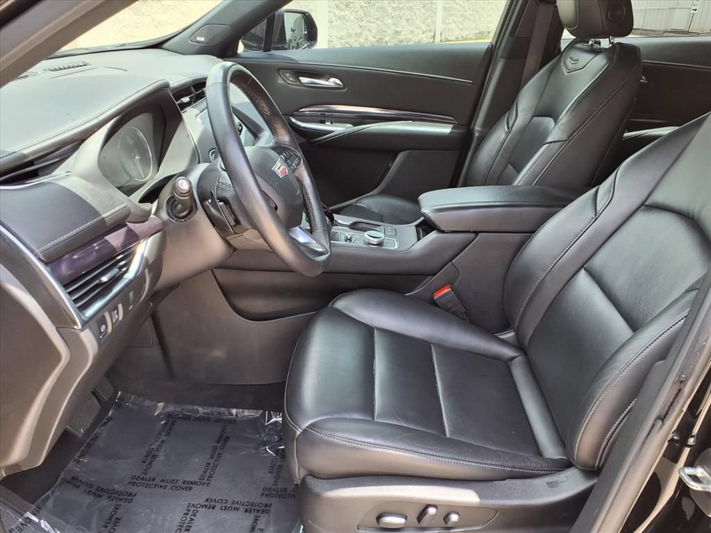Used 2022 Cadillac XT4 Luxury w/ Cold Weather Package FWD image 19