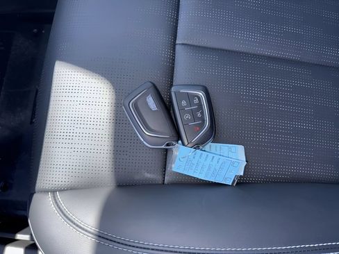Used 2025 Cadillac Optiq Sport 2 w/ LPO, Floor Liner Package AWD/4WD image 30
