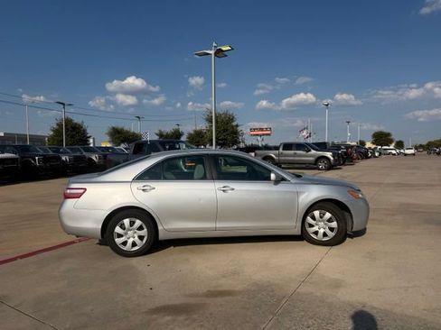 Used 2009 Toyota Camry FWD image 9