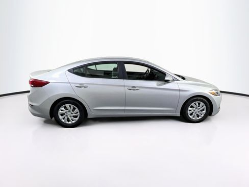 Used 2018 Hyundai Elantra SE w/ Cargo Package FWD image 3