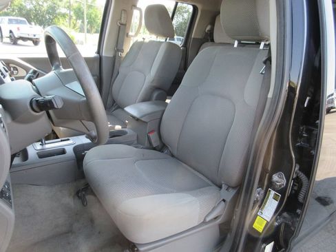 Used 2014 Nissan Frontier SV w/ SV Value Truck Package AWD/4WD image 19