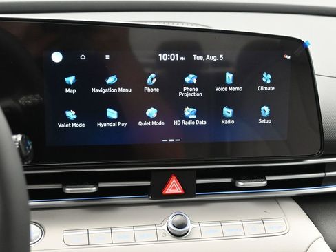 New 2025 Hyundai Elantra Limited image 15