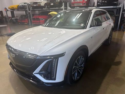 Used 2024 Cadillac Lyriq Sport AWD/4WD image 37