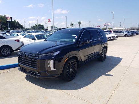 Used 2024 Hyundai Palisade Calligraphy image 3