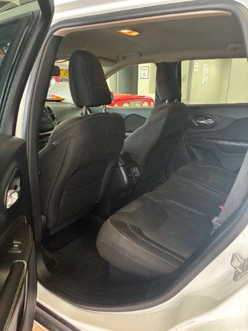 Used 2015 Jeep Cherokee Latitude AWD/4WD image 26