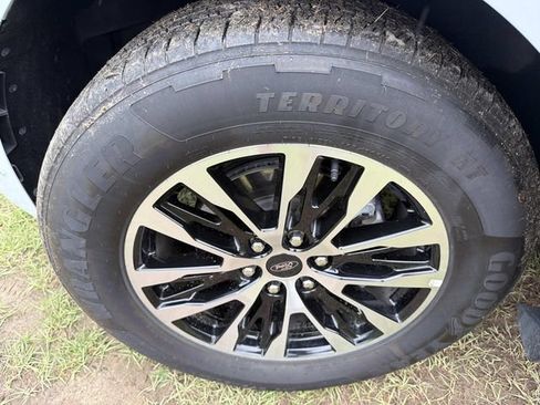 Certified 2025 Ford Expedition Platinum AWD/4WD image 39
