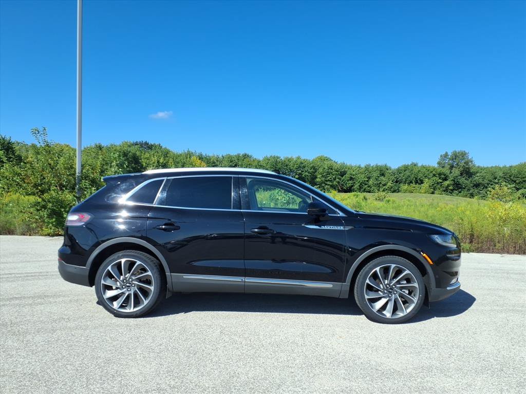 Used 2023 Lincoln Nautilus Reserve w/ Equipment Group 202A AWD/4WD image 2