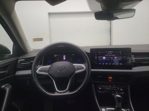 Used 2025 Volkswagen Jetta SE FWD image 22