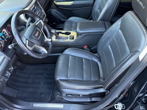 Used 2019 GMC Acadia Denali w/ Technology Package AWD/4WD image 9