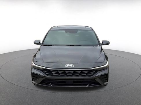 Used 2025 Hyundai Elantra Limited image 4