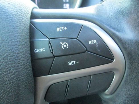 Used 2019 Jeep Grand Cherokee Altitude image 22