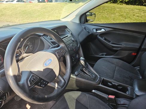 Used 2016 Ford Focus SE FWD image 9