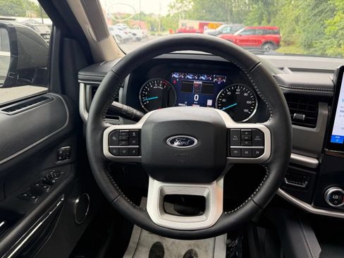 Used 2024 Ford Expedition XLT AWD/4WD image 16