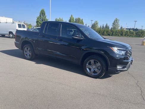 Used 2025 Honda Ridgeline TrailSport image 7