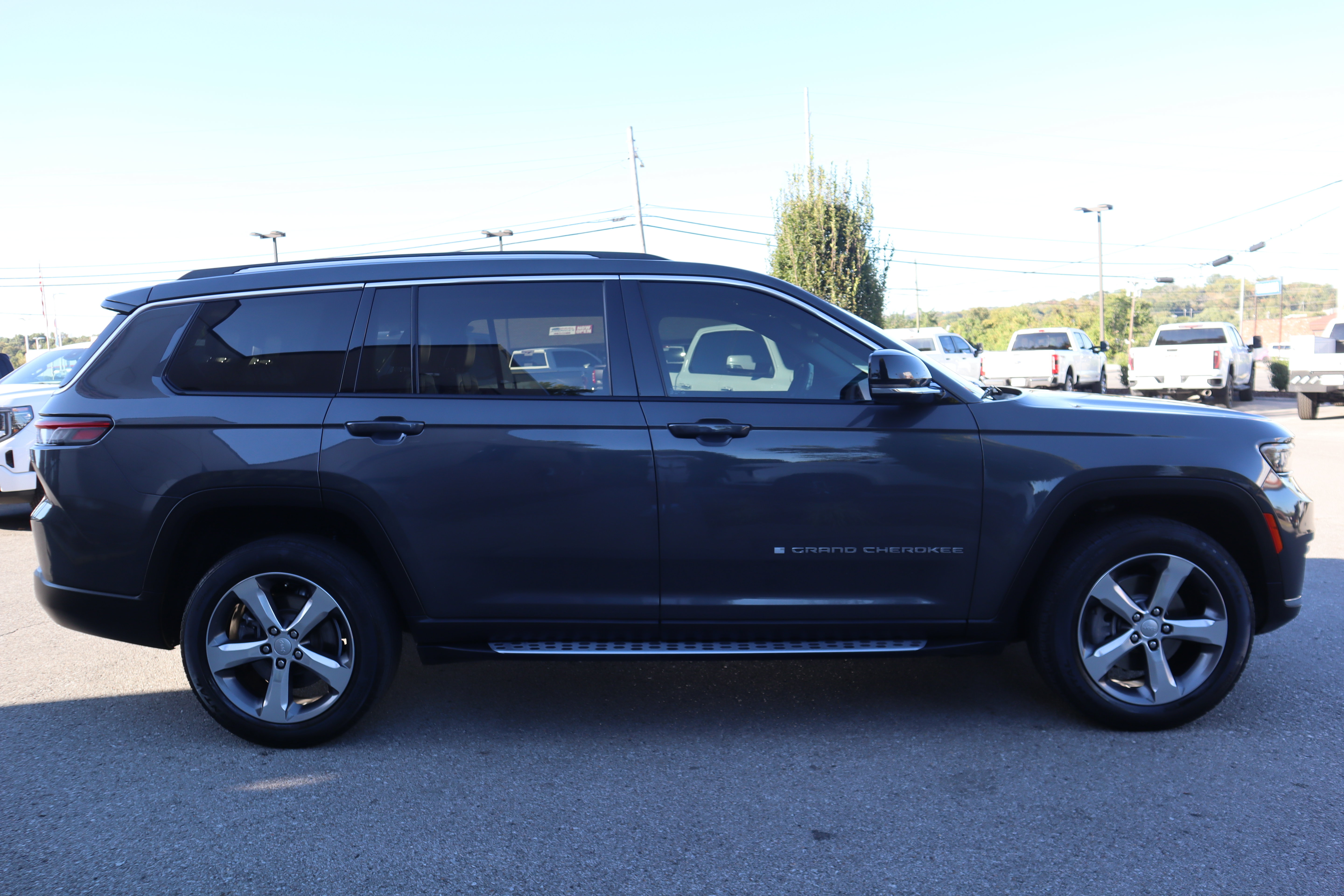 Used 2021 Jeep Grand Cherokee L Limited AWD/4WD image 6