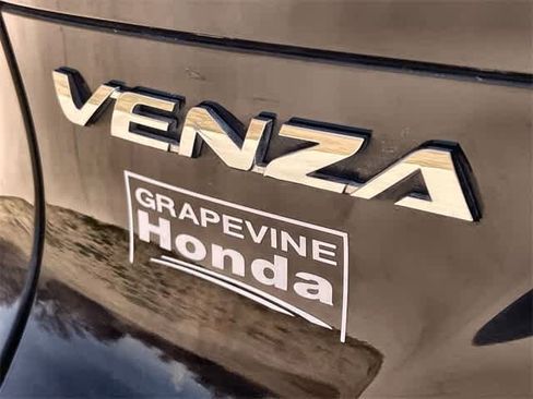 Used 2021 Toyota Venza LE w/ Carpet Mat Package (TMS) image 8