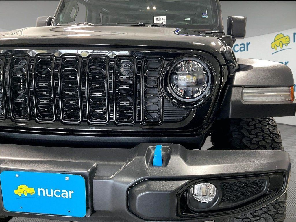 Used 2024 Jeep Wrangler Unlimited AWD/4WD image 32