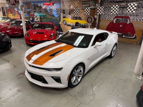 Used 2016 Chevrolet Camaro SS image 3