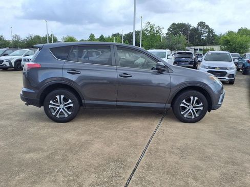 Used 2018 Toyota RAV4 LE FWD image 6