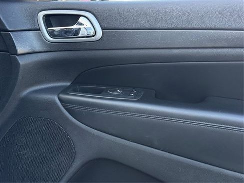 Used 2018 Jeep Grand Cherokee Laredo image 24