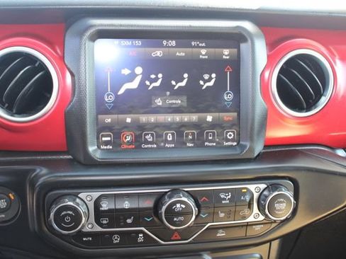 Used 2023 Jeep Wrangler Unlimited Rubicon w/ Cold Weather Group AWD/4WD image 16